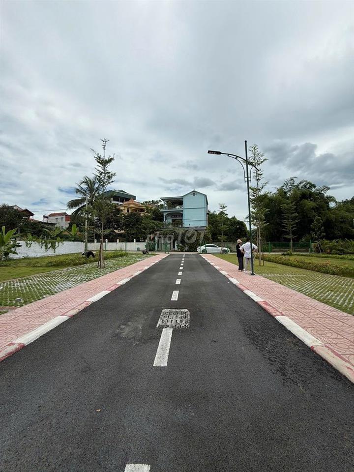 chỉ hơn 2 tỷ, đất cạnh chợ hòa lạc