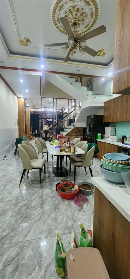bán gấp nhà 94m2..1 trệt 2 lầu kdc bình đáng bình hòa hcm