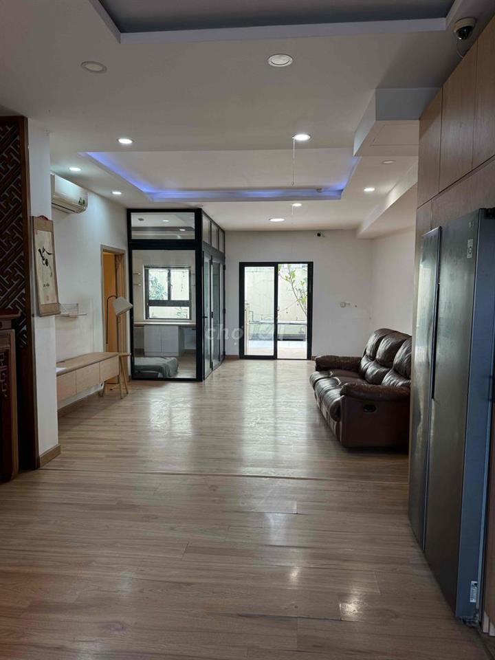 Cho thuê căn hộ 2 sân vườn 200m2