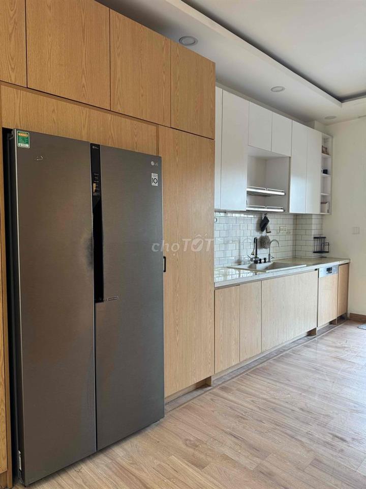 Cho thuê căn hộ 2 sân vườn 200m2