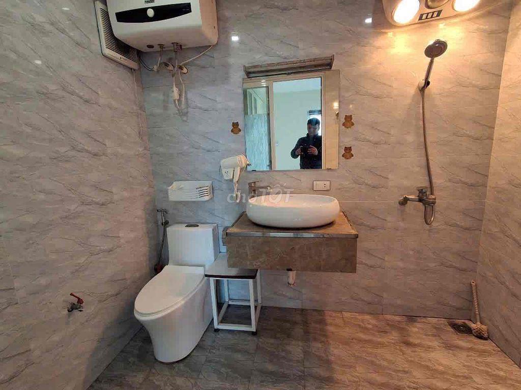 Phòng 40m2_ studio ban công view phố