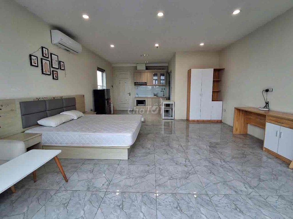 Phòng 40m2_ studio ban công view phố