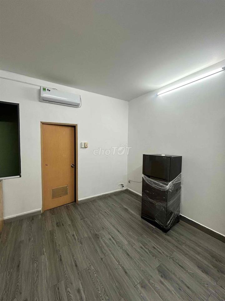 Phòng 30m2_ Sudio cửa sổ giếng trời_ 43 Cù Lao
