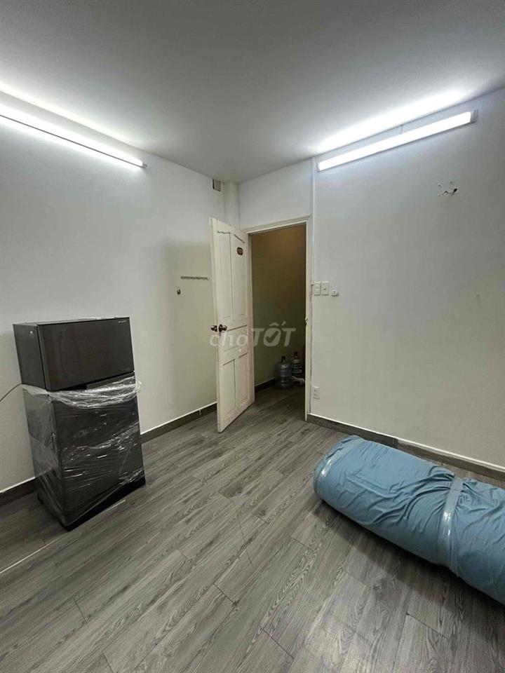 Phòng 30m2_ Sudio cửa sổ giếng trời_ 43 Cù Lao