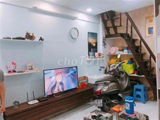 cho thuê nhà nguyên căm hẻm Quận 4 .