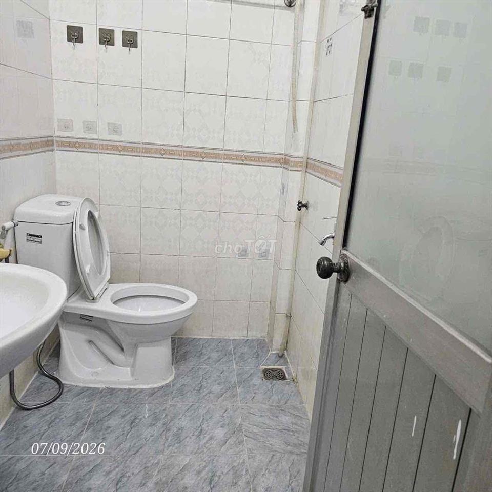 Cho thuê nhà nguyên căn 1 trệt 1 lầu đúc MỚI SỬA SANG