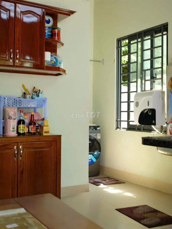 NHÀ THIẾT KẾ L CÓ SÂN VƯỜN XUNG QUANH VÀ SÂN THƯỢNG 