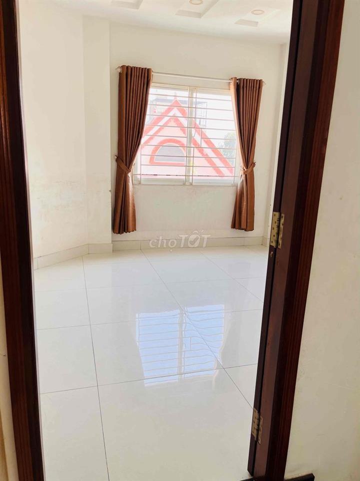 Phòng 18m2 đường Bình Lợi, cửa sổ trời, có máy lạnh giá 3tr4