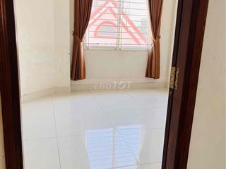 Phòng 18m2 đường Bình Lợi, cửa sổ trời, có máy lạnh giá 3tr4