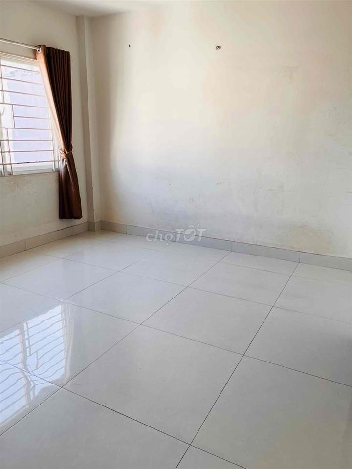 Phòng 18m2 đường Bình Lợi, cửa sổ trời, có máy lạnh giá 3tr4