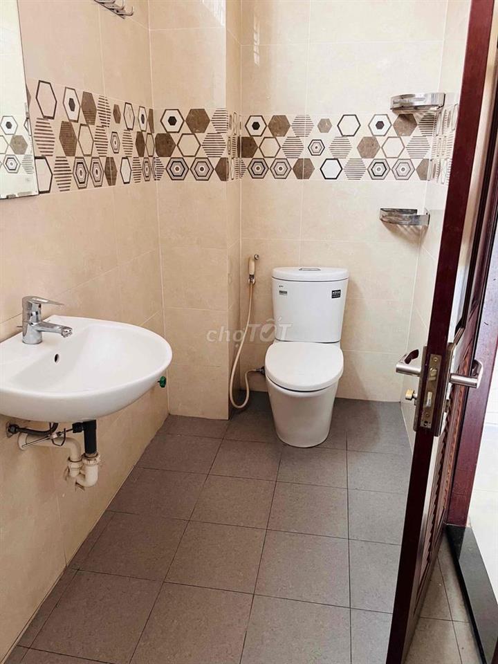 Phòng 18m2 đường Bình Lợi, cửa sổ trời, có máy lạnh giá 3tr4