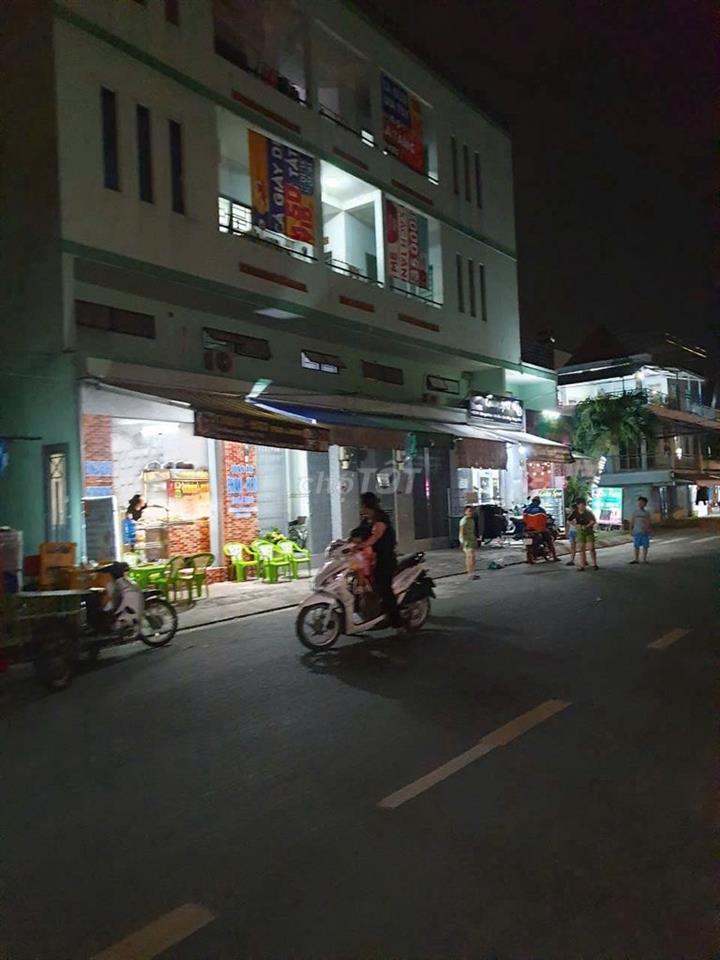 Shophouse nhỏ xinh, vừa ở vừa kinh doanh, gần chợ An Lạc, Bình Tân