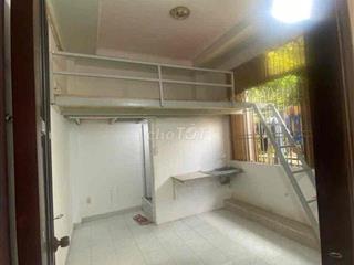 Phòng duplex to có ban công cửa sổ thoáng mát giá rẻ