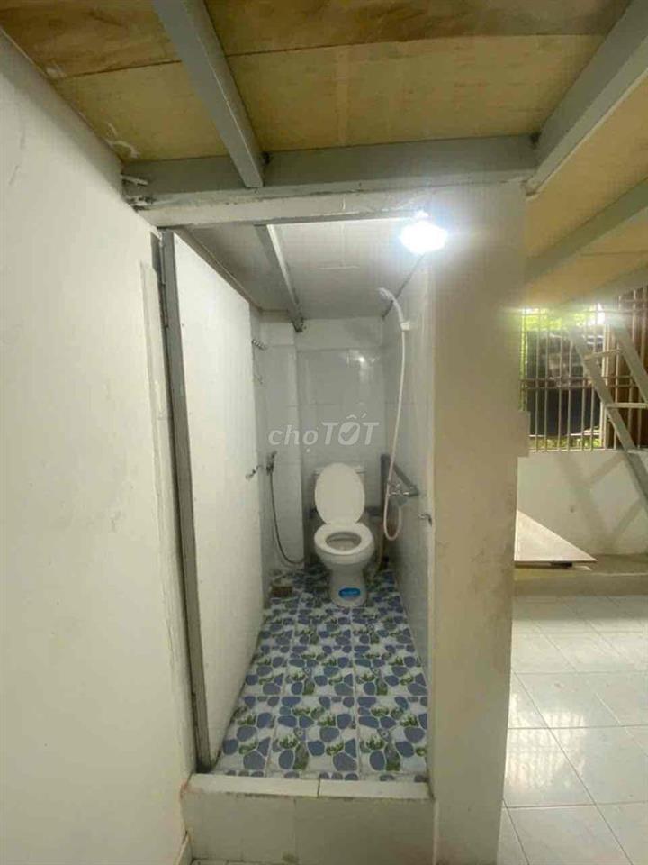 Phòng duplex to có ban công cửa sổ thoáng mát giá rẻ