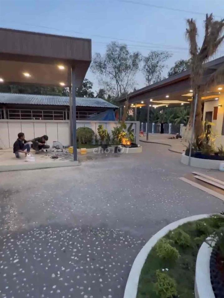 CHÍNH CHỦ BÁN GẤP NHÀ VƯỜN CÓ AO CÁ, SÂN VƯỜN NGAY TT TP VĨNH LONG