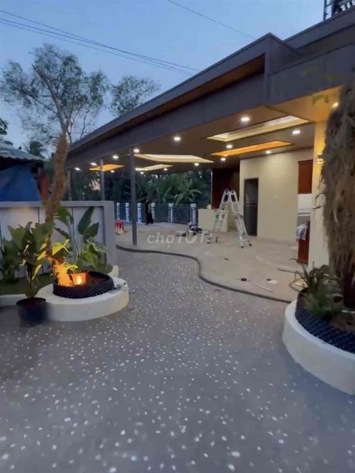 CHÍNH CHỦ BÁN GẤP NHÀ VƯỜN CÓ AO CÁ, SÂN VƯỜN NGAY TT TP VĨNH LONG