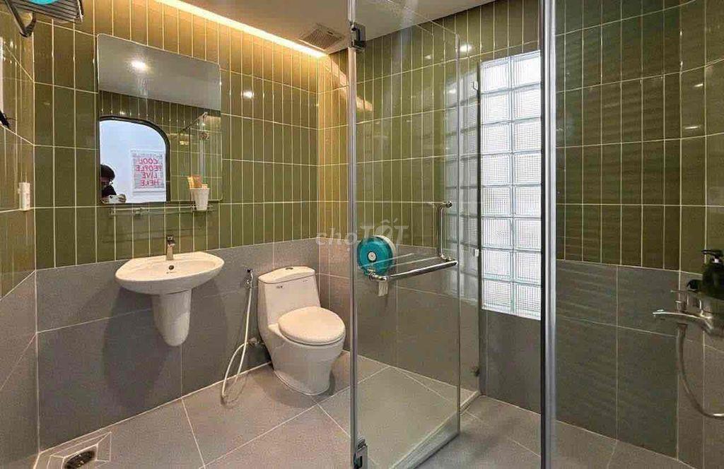 Phòng 35m2_ Studio, ban công, nội thất cơ bản_ 257 Phan Xích Long