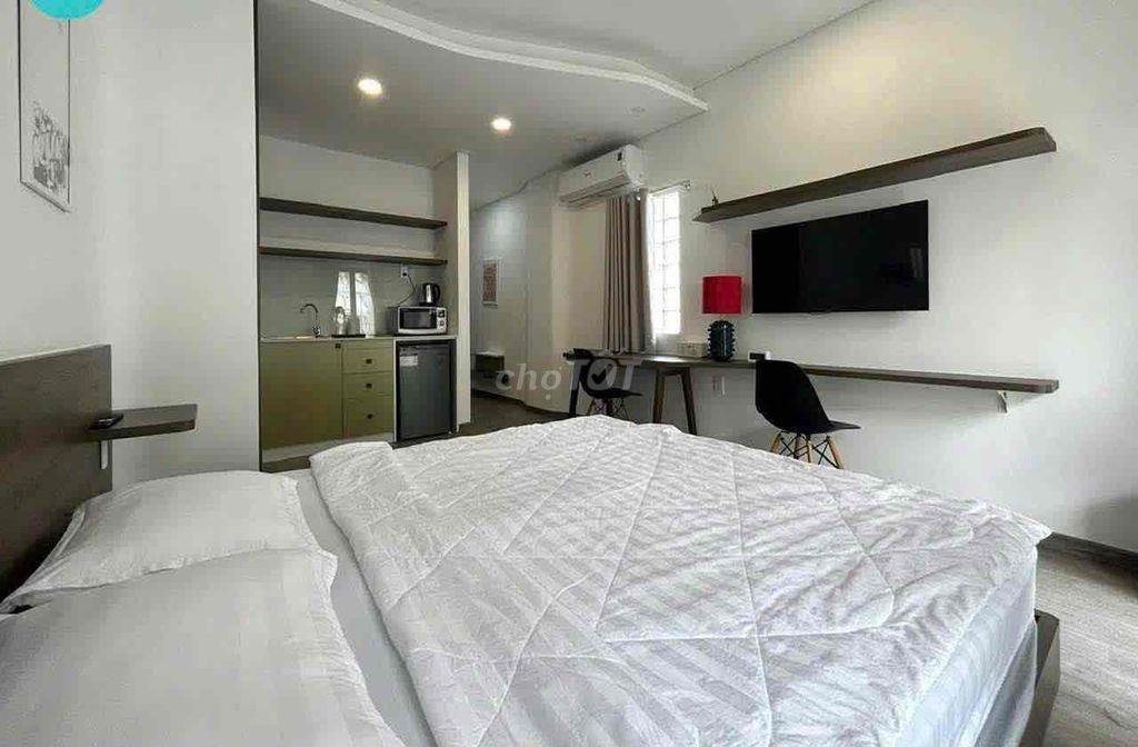 Phòng 35m2_ Studio, ban công, nội thất cơ bản_ 257 Phan Xích Long