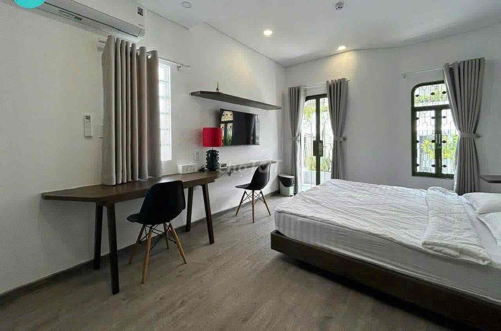 Phòng 35m2_ Studio, ban công, nội thất cơ bản_ 257 Phan Xích Long