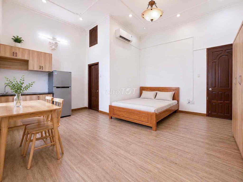 Phòng 40m2_ studio, đẩy đủ nội thất, cửa sổ_ 270 Phan Đình Phùng