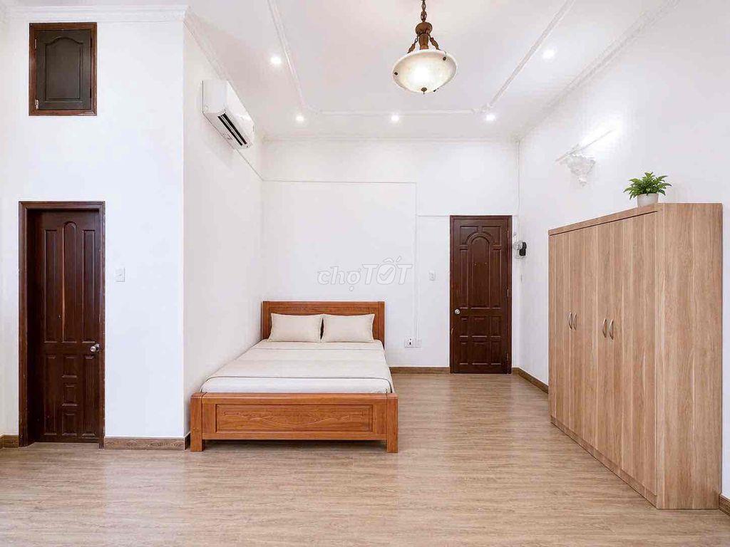 Phòng 40m2_ studio, đẩy đủ nội thất, cửa sổ_ 270 Phan Đình Phùng