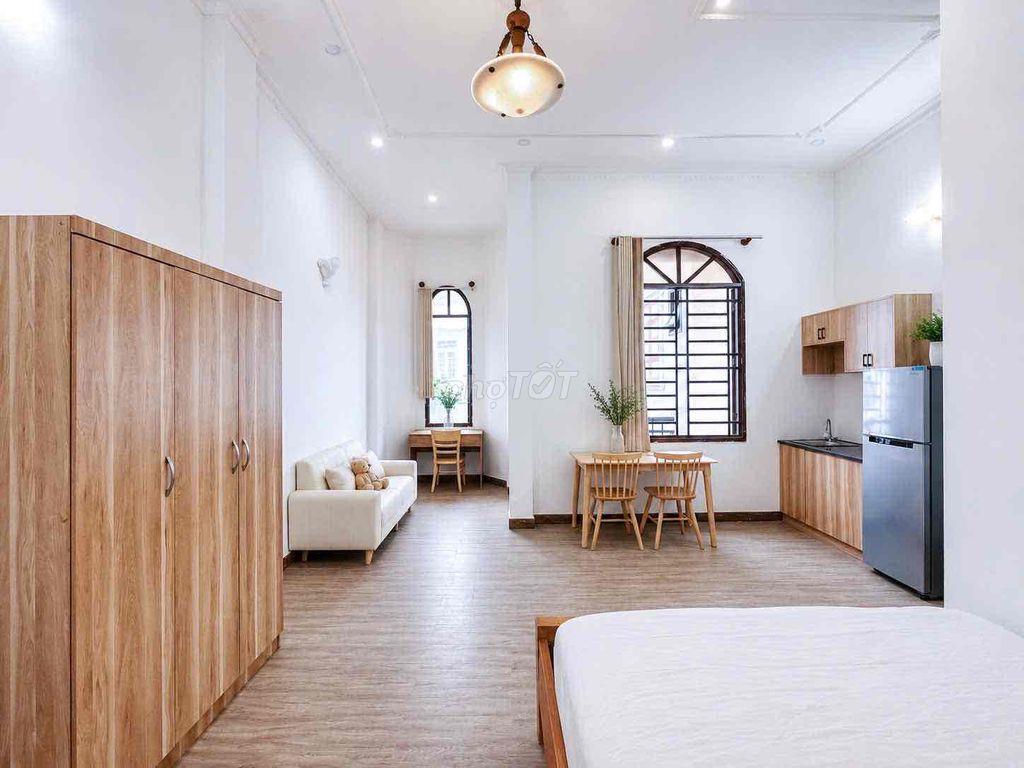 Phòng 40m2_ studio, đẩy đủ nội thất, cửa sổ_ 270 Phan Đình Phùng