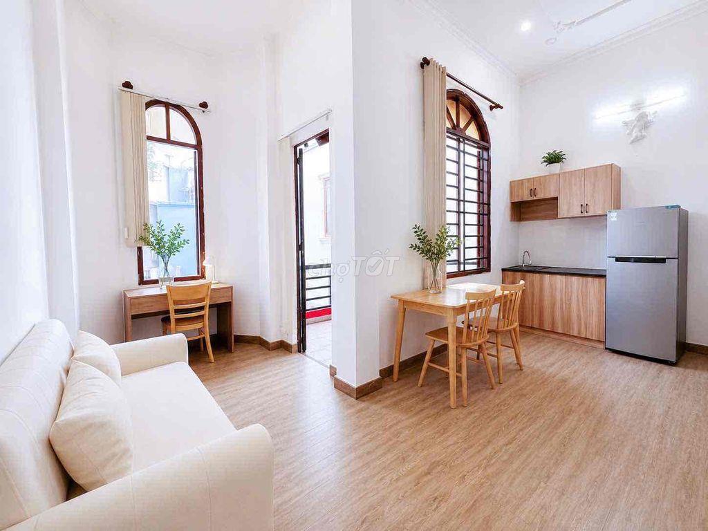 Phòng 40m2_ studio, đẩy đủ nội thất, cửa sổ_ 270 Phan Đình Phùng