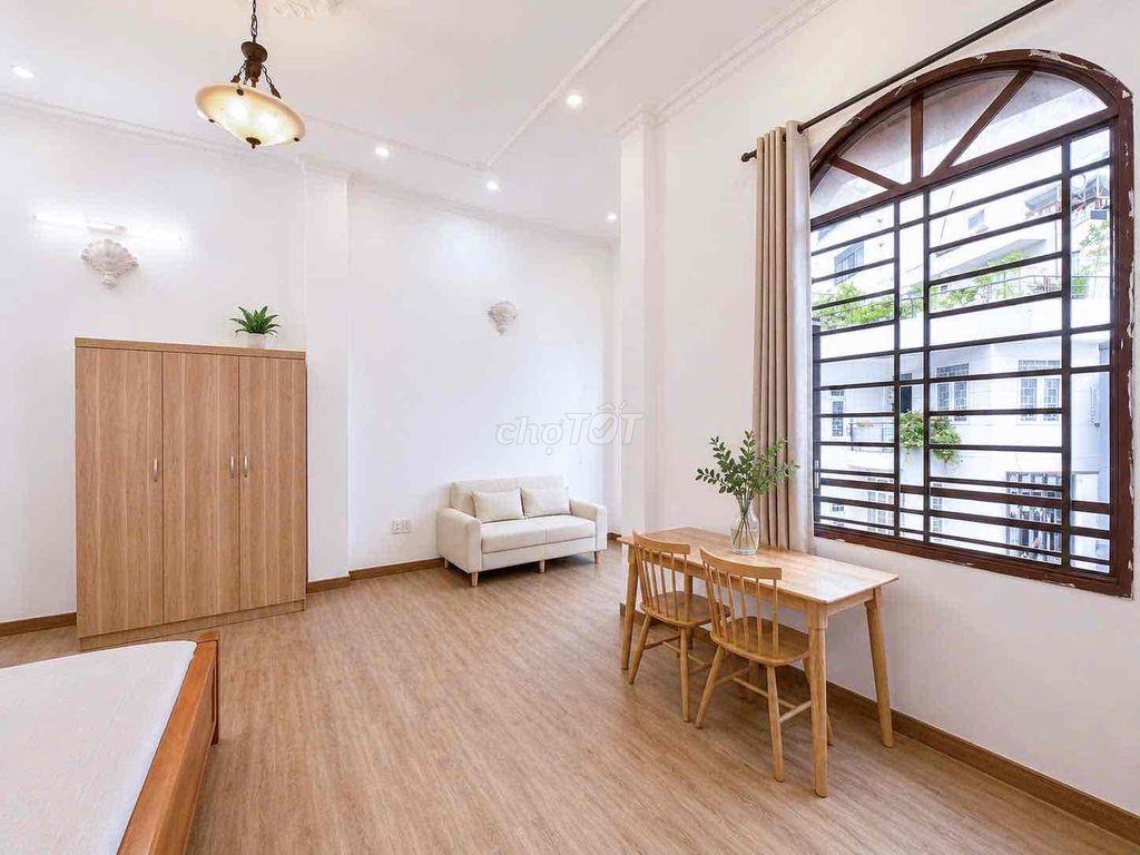 Phòng 40m2_ studio, đẩy đủ nội thất, cửa sổ_ 270 Phan Đình Phùng