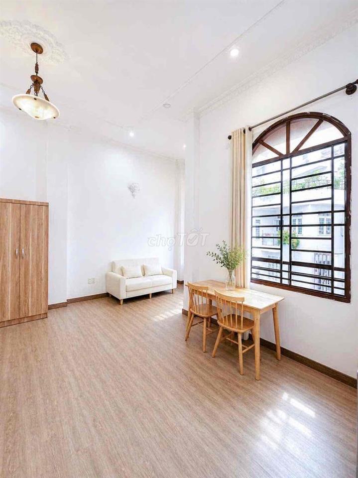 Phòng 40m2_ studio, đẩy đủ nội thất, cửa sổ_ 270 Phan Đình Phùng