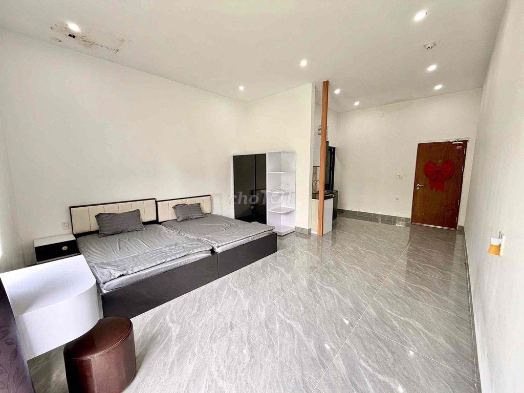 phòng 40m2_1 phòng ngủ, ban công, nội thấy đầy đủ_ 196 Phan Xích Long