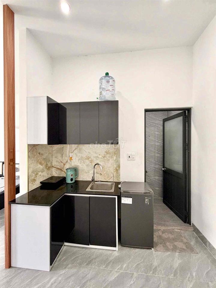 phòng 40m2_1 phòng ngủ, ban công, nội thấy đầy đủ_ 196 Phan Xích Long