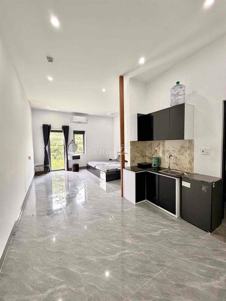 phòng 40m2_1 phòng ngủ, ban công, nội thấy đầy đủ_ 196 Phan Xích Long