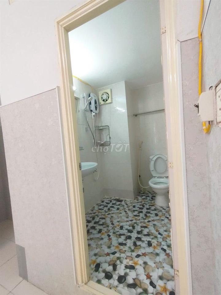 Cao ốc Ngô Gia Tự- Đường Hào Hảo căn 2p ngủ, giá thuê 11tr/tháng