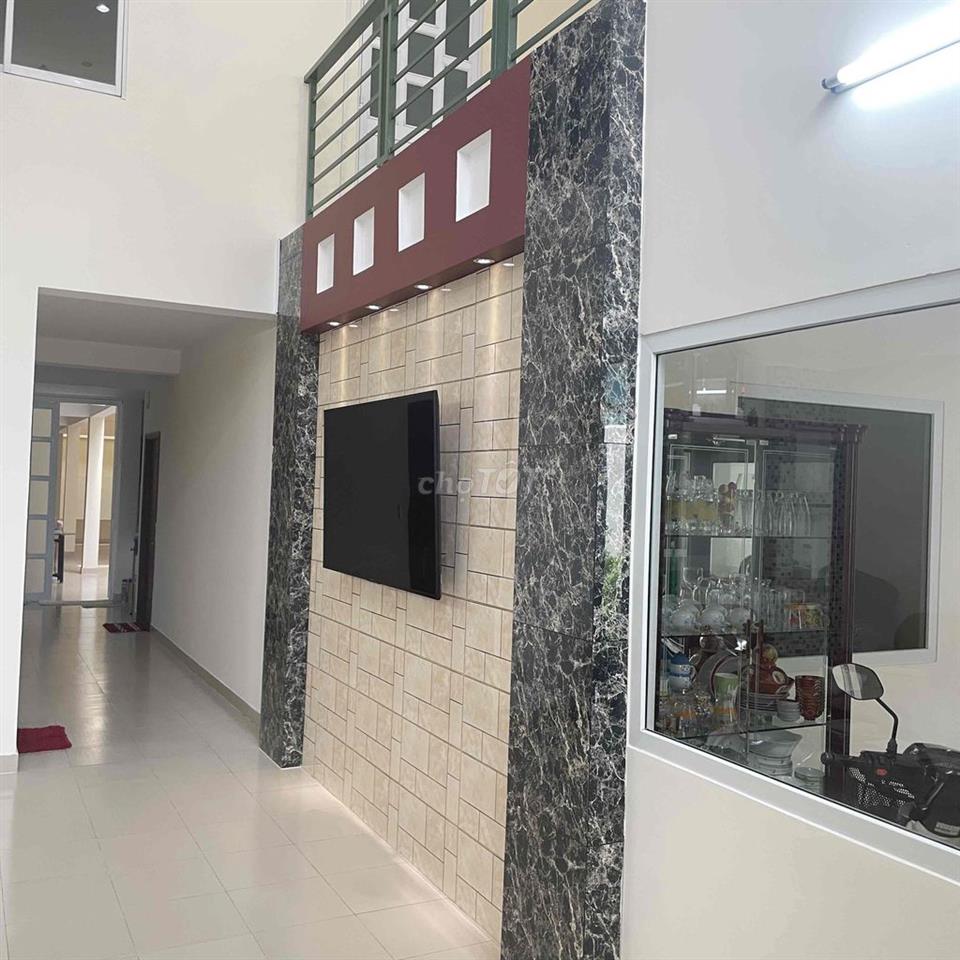 BÁN NHÀ LỚN CĂN ĐÔI. DT: 8,1-36m, DT:294m2, DTSD:500m, 1lầu đúc.