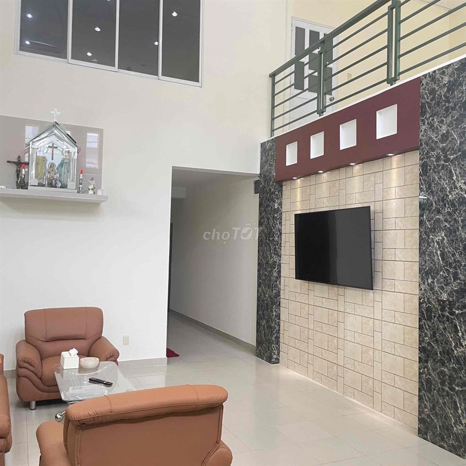 BÁN NHÀ LỚN CĂN ĐÔI. DT: 8,1-36m, DT:294m2, DTSD:500m, 1lầu đúc.