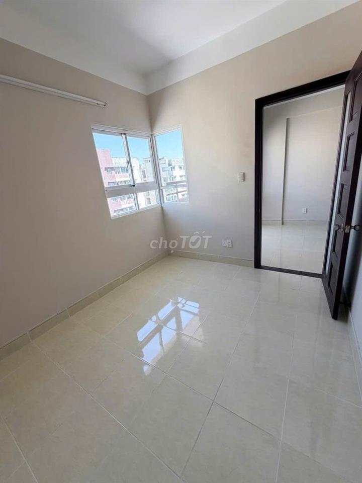 Cho thuê  căn 3p ngủ 2wc, có máy lạnh ở C/c Bàu Cát chỉ 11tr/tháng