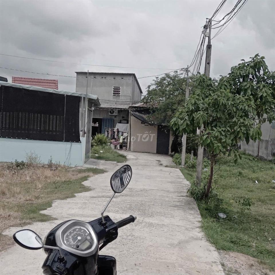 CẦN BÁN GẤP CĂN NHÀ ẤP GIỒNG LỚN