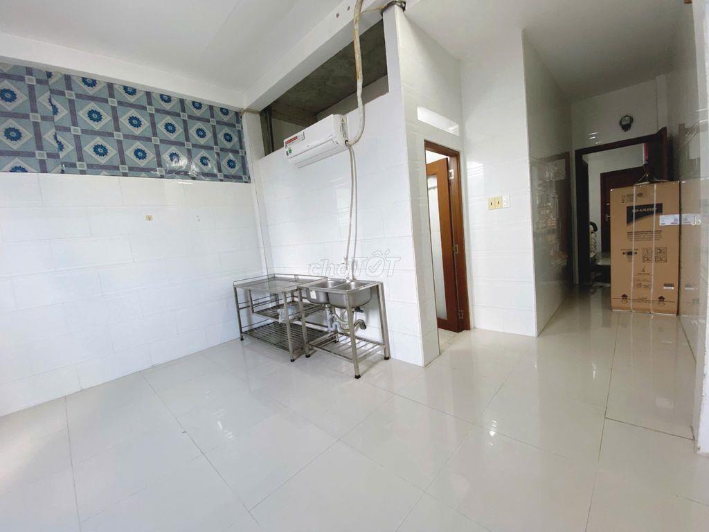 PHÒNG MÁY LẠNH 30M2 NGUYỄN XÍ - 4TR5