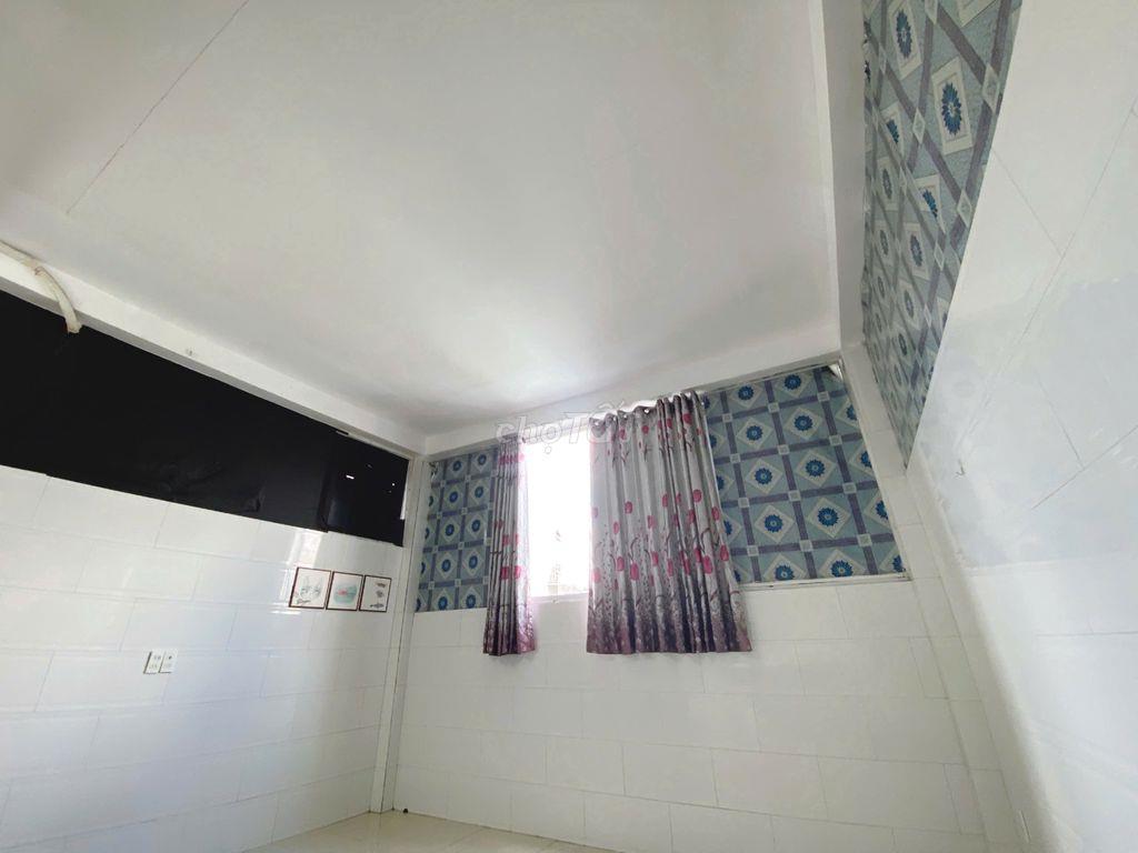 PHÒNG MÁY LẠNH 30M2 NGUYỄN XÍ - 4TR5