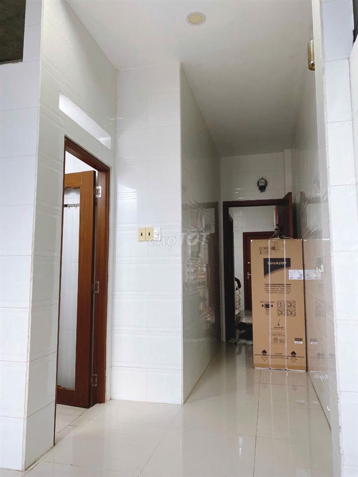 PHÒNG MÁY LẠNH 30M2 NGUYỄN XÍ - 4TR5