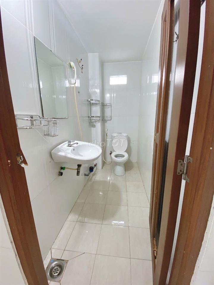 PHÒNG MÁY LẠNH 30M2 NGUYỄN XÍ - 4TR5