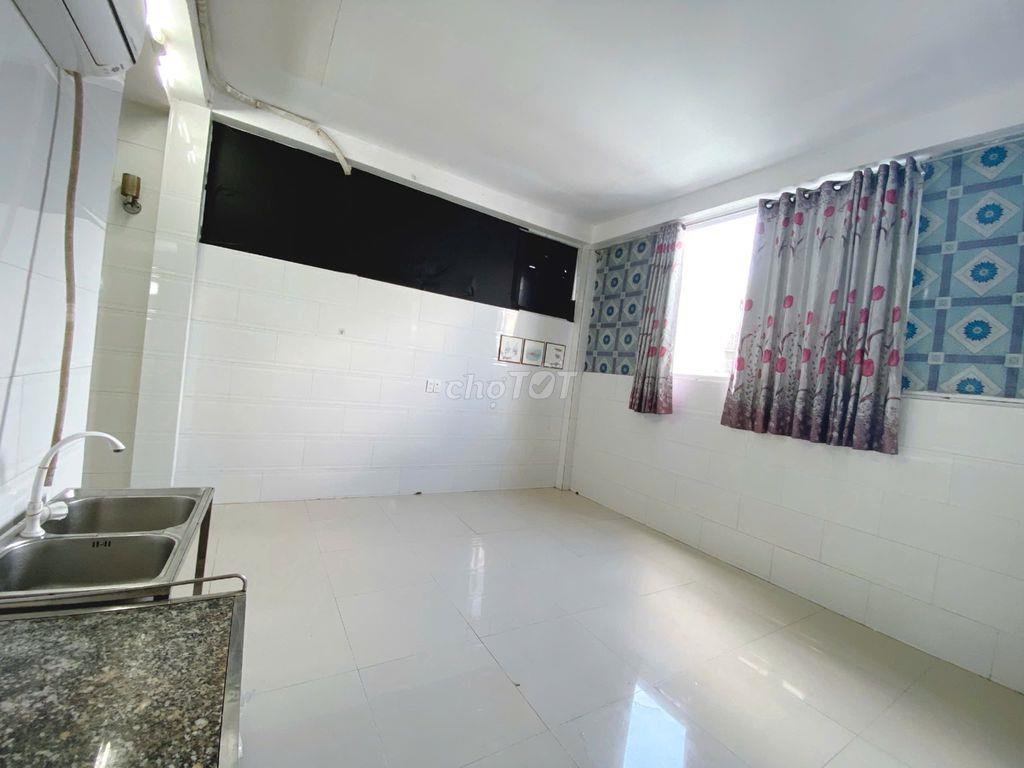 PHÒNG MÁY LẠNH 30M2 NGUYỄN XÍ - 4TR5