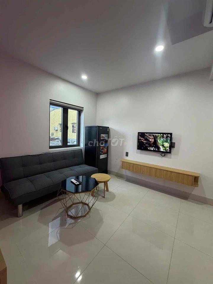 Phòng studio, cửa sổ trời_diện tích 35m2_hẻm 12 đào duy anh