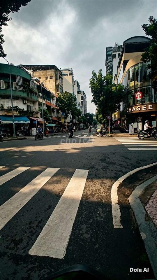 Cho thuê nhà ngay giao lộ Nguyễn Thái Bình - ký con, quận 1 