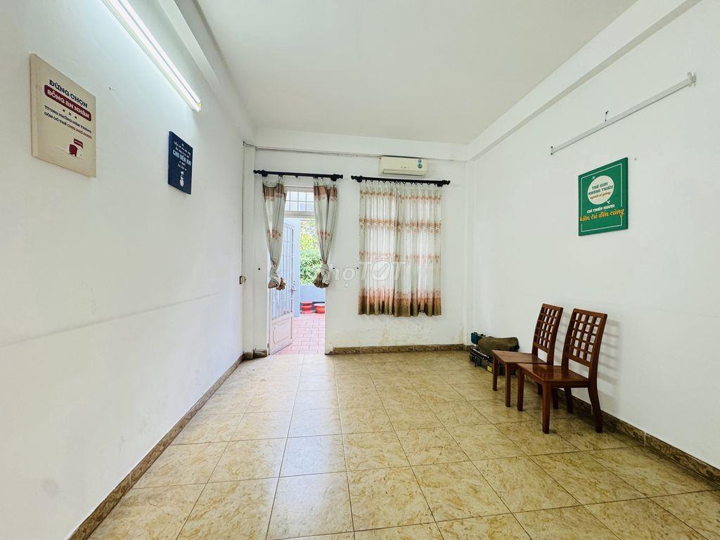 Mặt tiền công viên số 1 Cầu Xéo