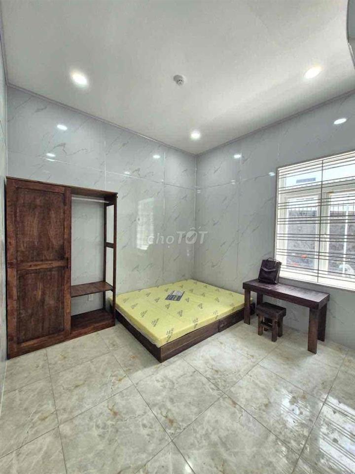 Gần Làng đại học