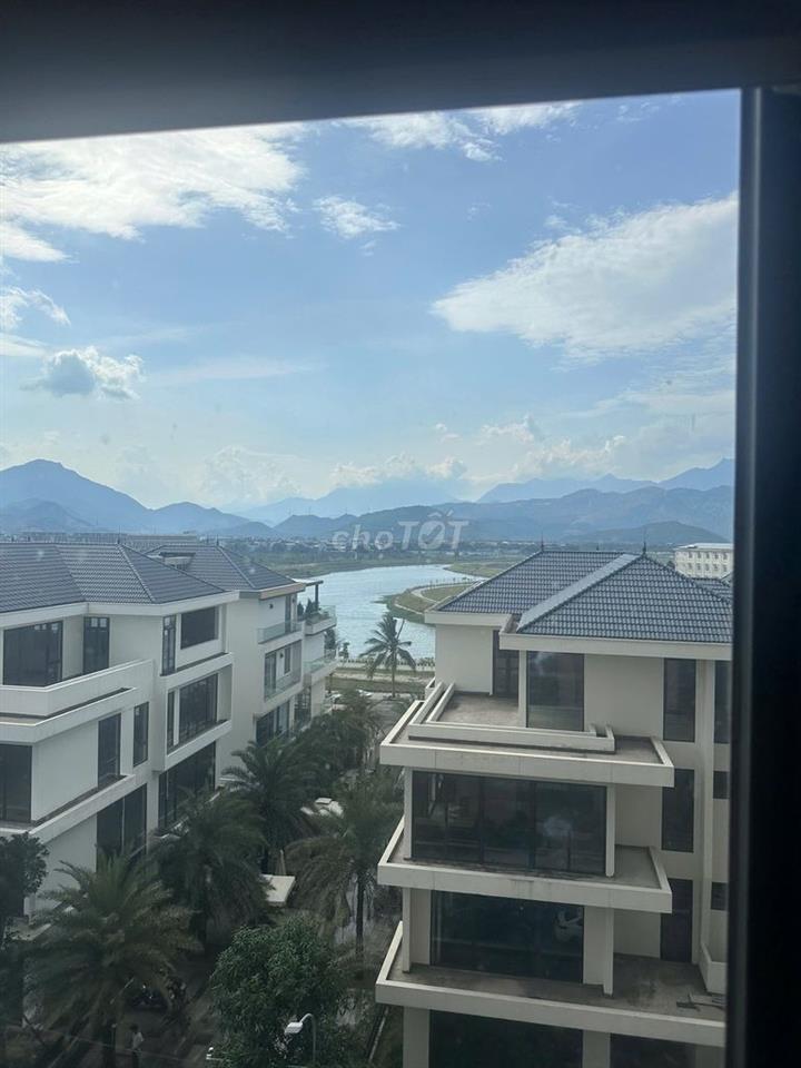 Cho thuê căn hộ 2 phòng ngủ view sông thoáng mát 