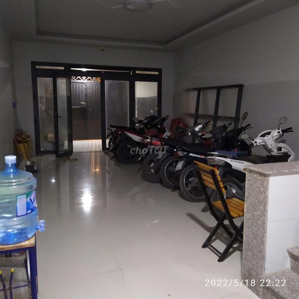 Phòng đẹp thoáng mát có cửa sổ, máy lạnh Daikin, P7, Q8