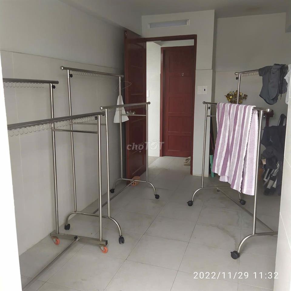 Phòng đẹp thoáng mát có cửa sổ, máy lạnh Daikin P7, Q8