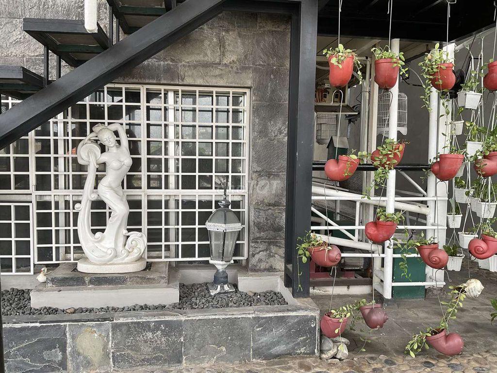 phòng đầy đủ nôi thất